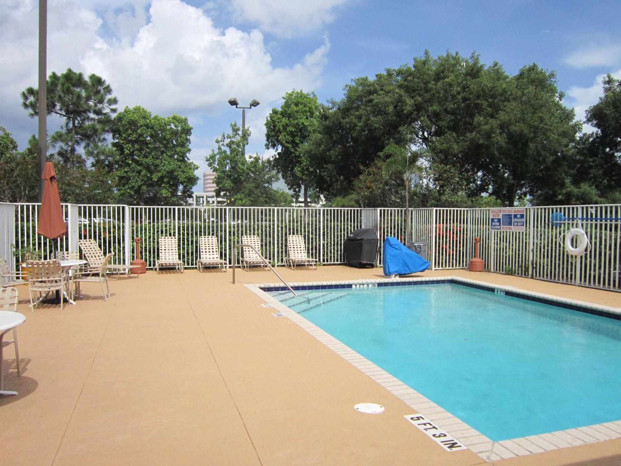 Extended Stay America Suites - Fort Lauderdale - Cypress Creek - Nw 6Th Way מראה חיצוני תמונה