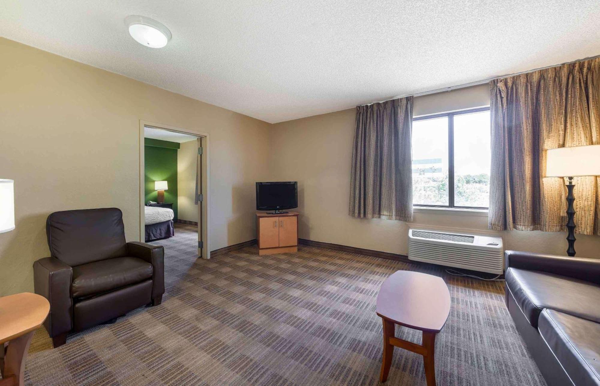 Extended Stay America Suites - Fort Lauderdale - Cypress Creek - Nw 6Th Way מראה חיצוני תמונה